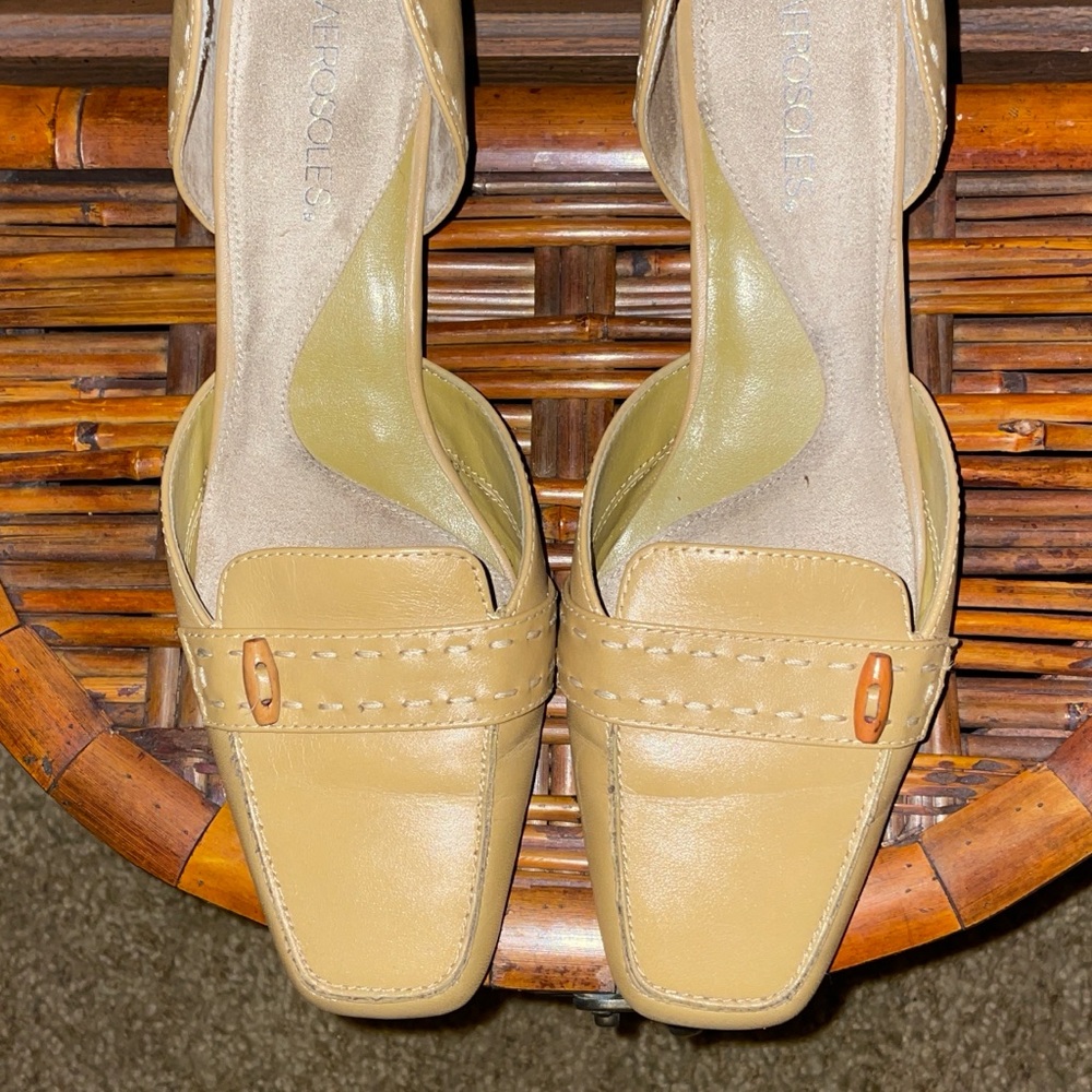 Vintage Aerosoles Lime green 9.5 heel